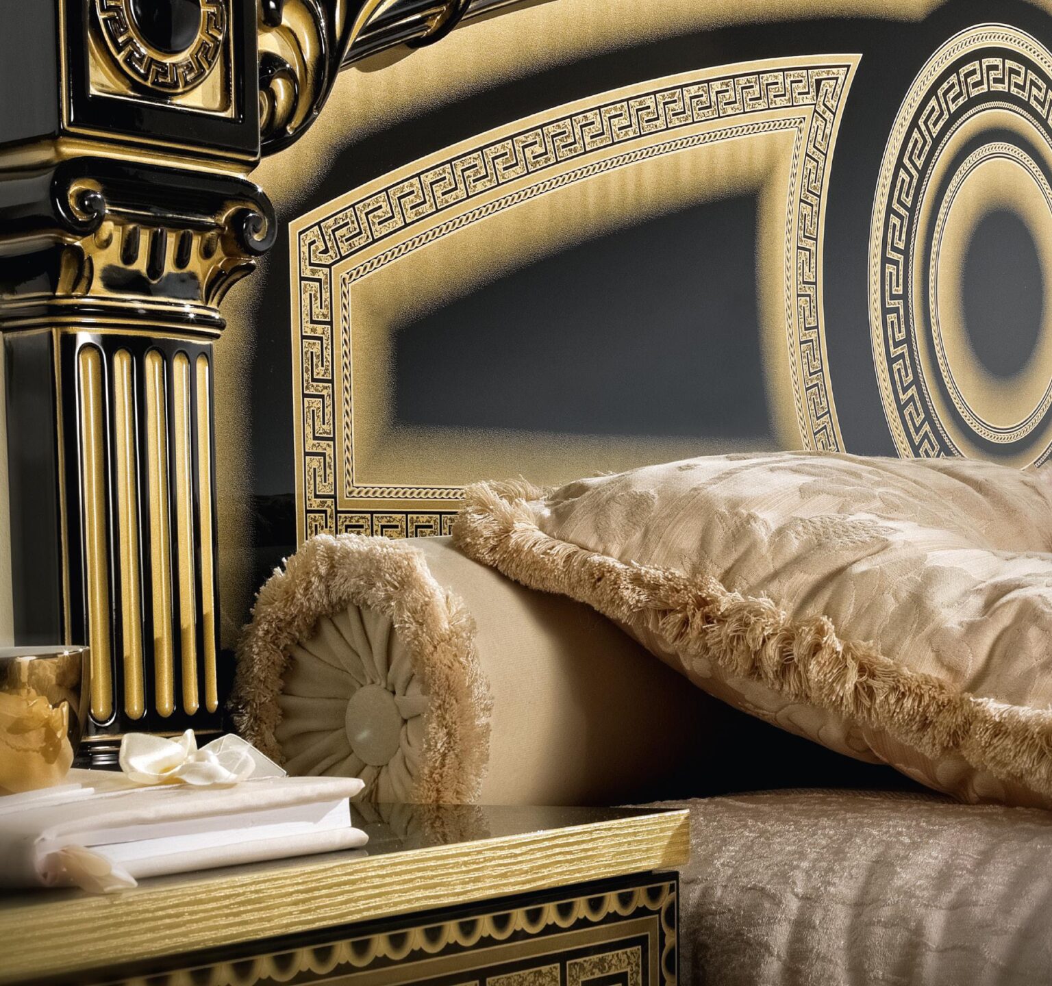 Aida Italian Bedroom Set