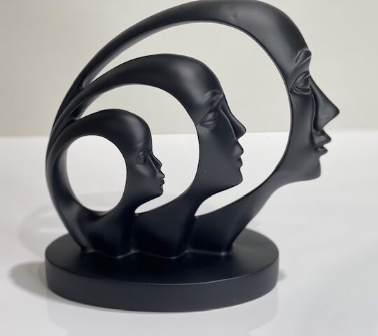 Figurine 3 - Black