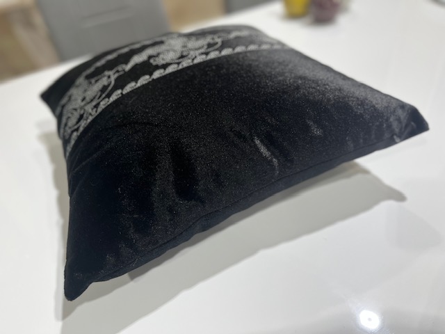 Cushion - Velvet stock 4 Black - Image 2