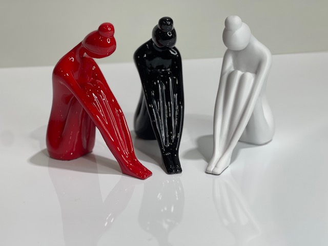 Figurine 1 - Black - Image 3