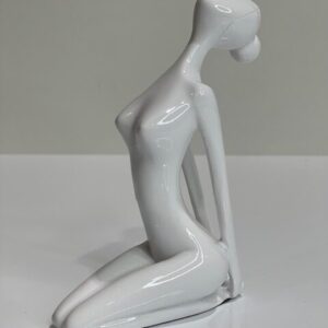 Figurine 2 - White