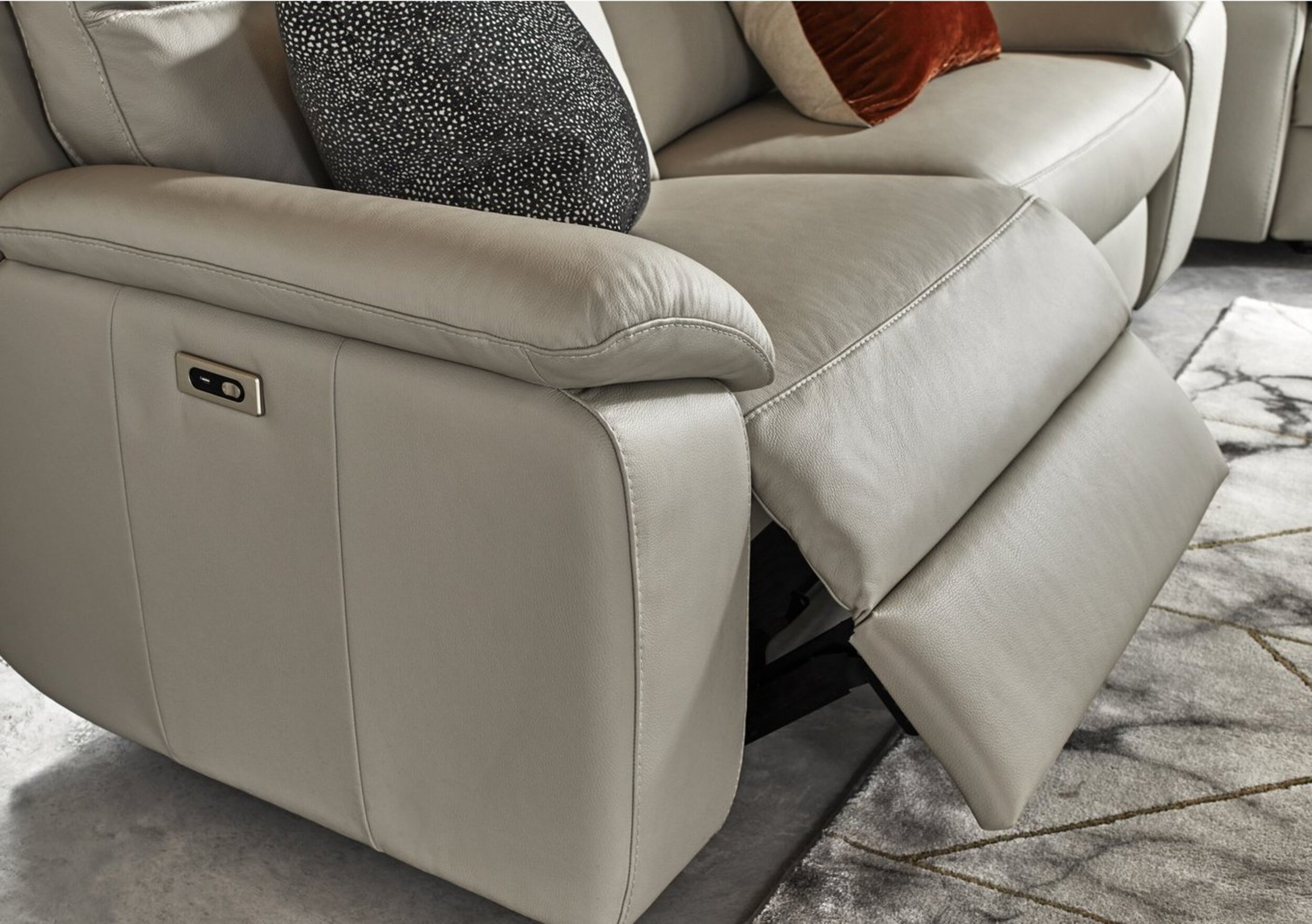 Providence 3 Seater Sofa - power recliner - Image 5