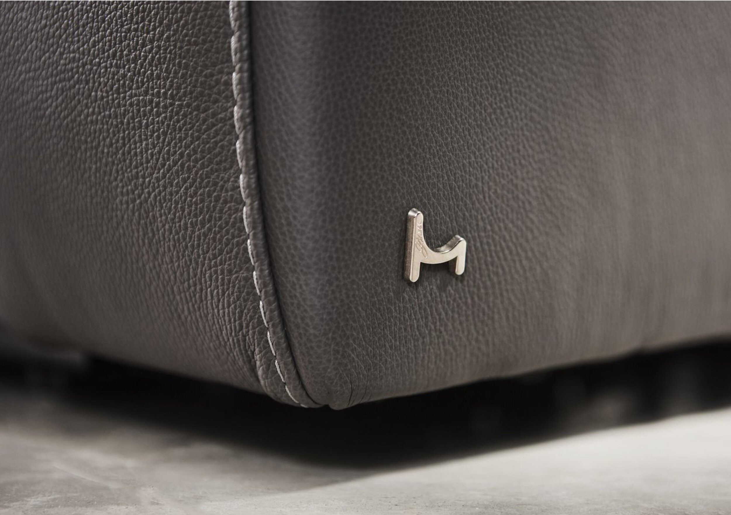 Providence 3 Seater Sofa - power recliner - Image 10