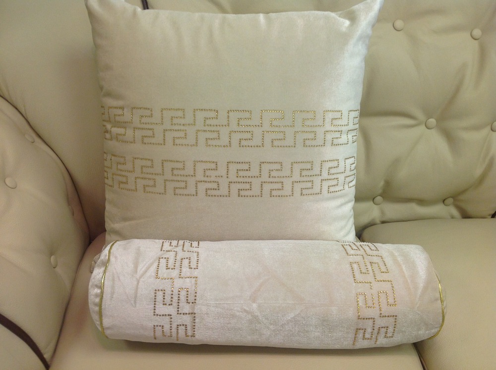 Cushion - Velvet stock 5 Black & Gold crystal (Copy) - Image 4